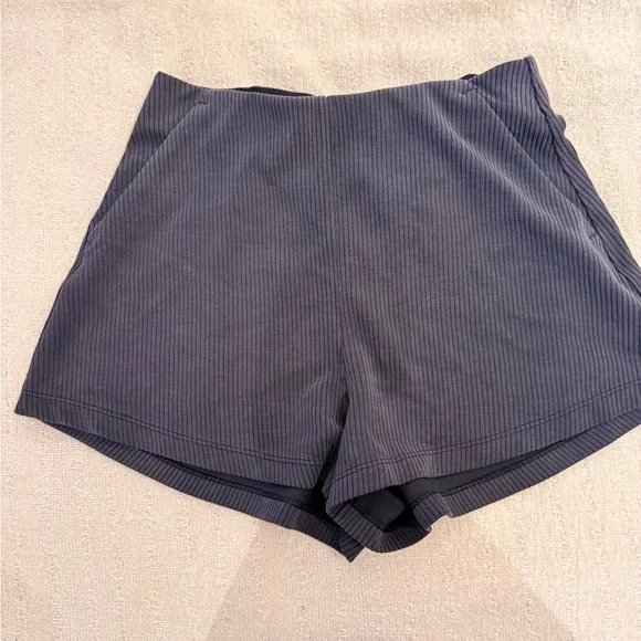 lululemon athletica Charcoal Ribbed Athletic Shorts cheeky 4 pockets elastic - Picture 8 of 13
